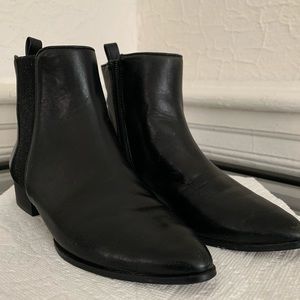 DKNY Leather Chelsea Boots size 6